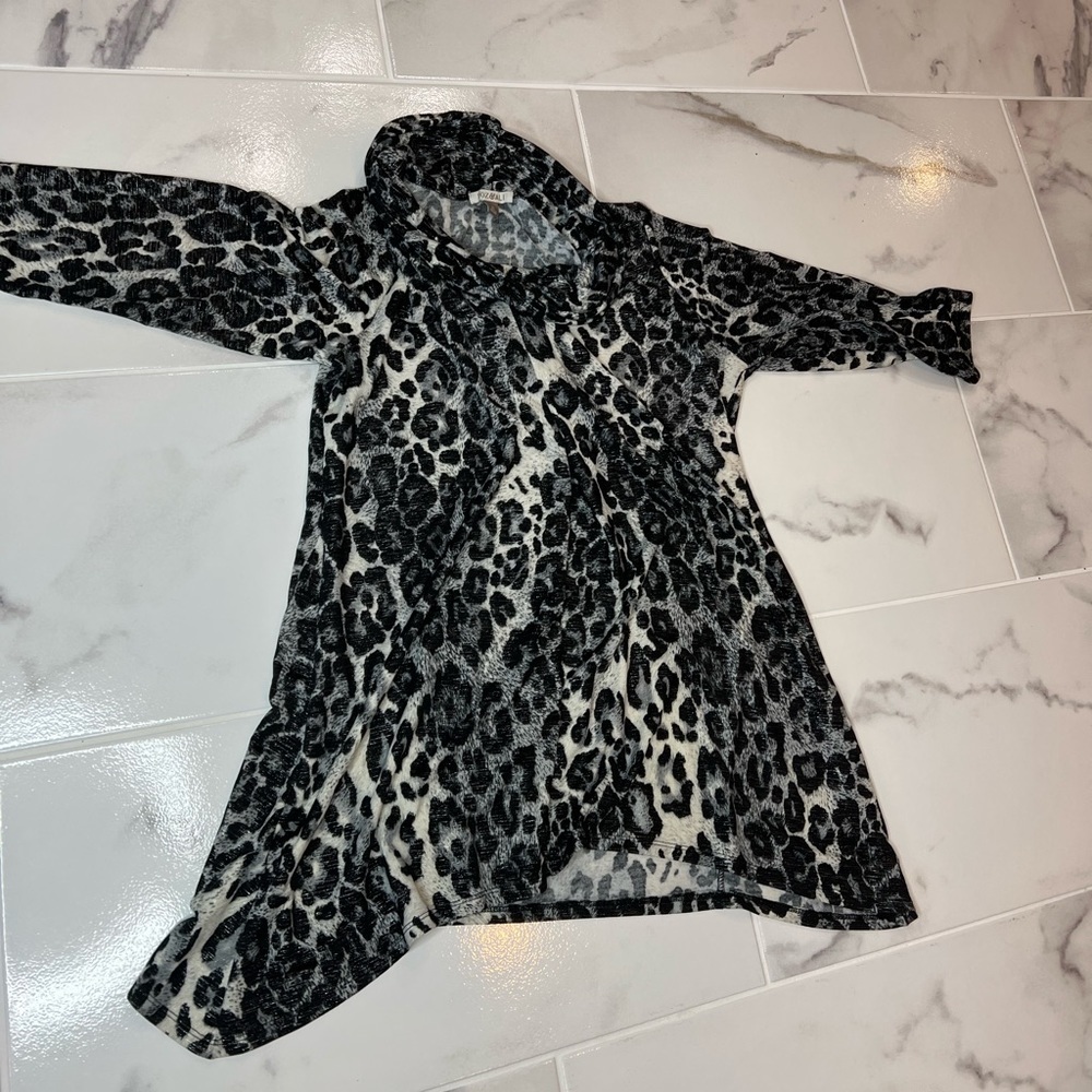𝅺Rod & Ali tunic top - Picture 7 of 9